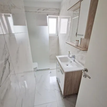 Ari Apartment *