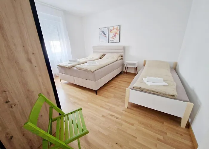 Ari Sarajevo- Next To Center Mall * Szarajevó